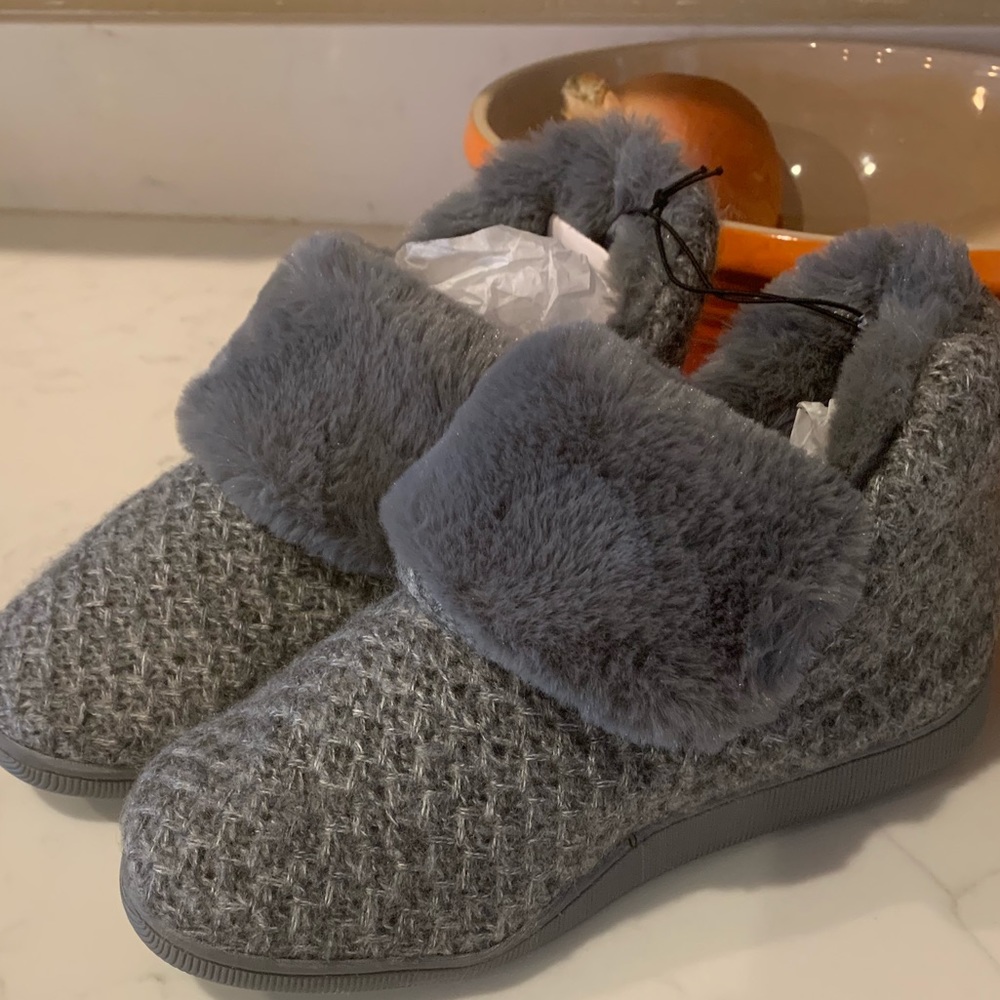 Super cute and comfy Sonoma grey slippers 5/6